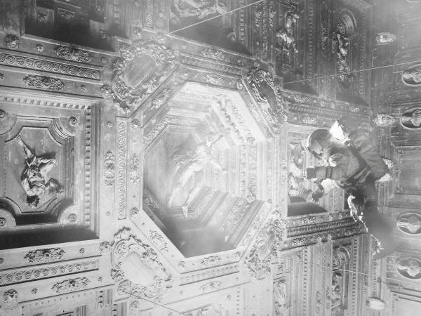 Contact astronaut inspecting relicts of an extraterrestrial civilisation